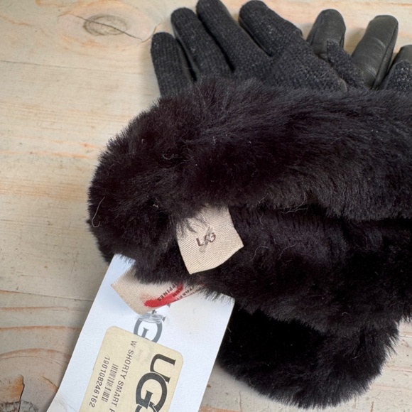 UGG SHORTY SMART FABRIC GLOVE WITH SHEEPSKIN - Picture 3 of 5